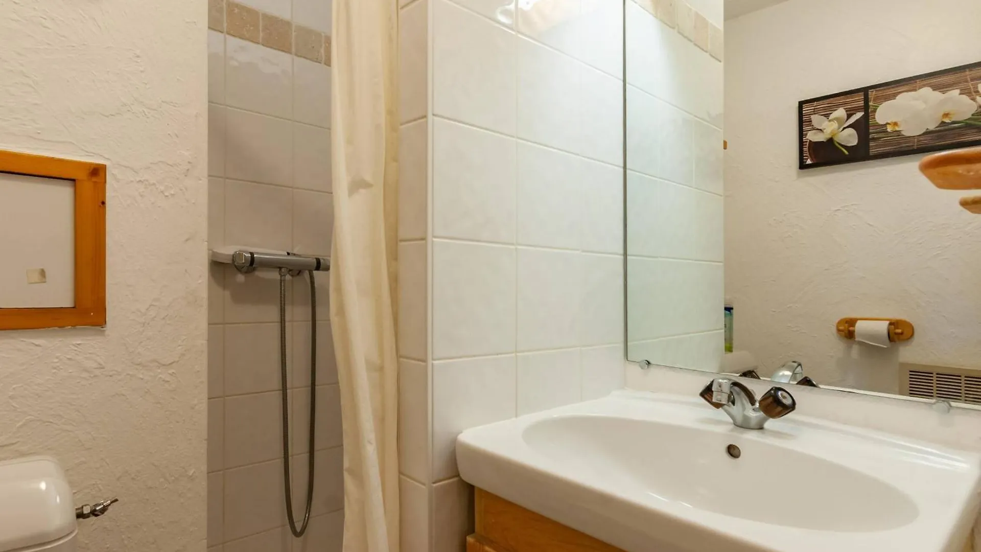 Chalet Cosy A Meribel Avec Mezzanine Et Cuisine Equipee - Fr-1-355-100 0*,