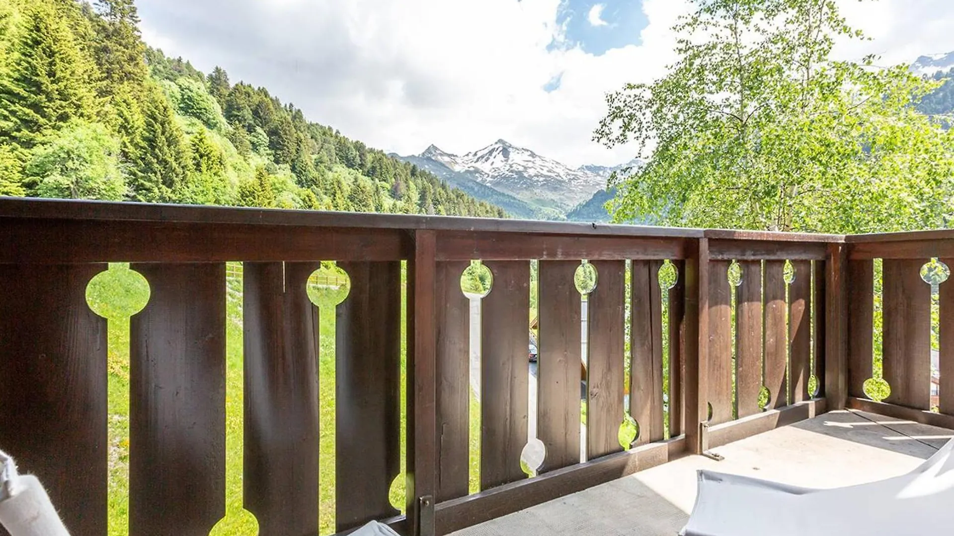 Chalet Cosy A Meribel Avec Mezzanine Et Cuisine Equipee - Fr-1-355-100 Apartment