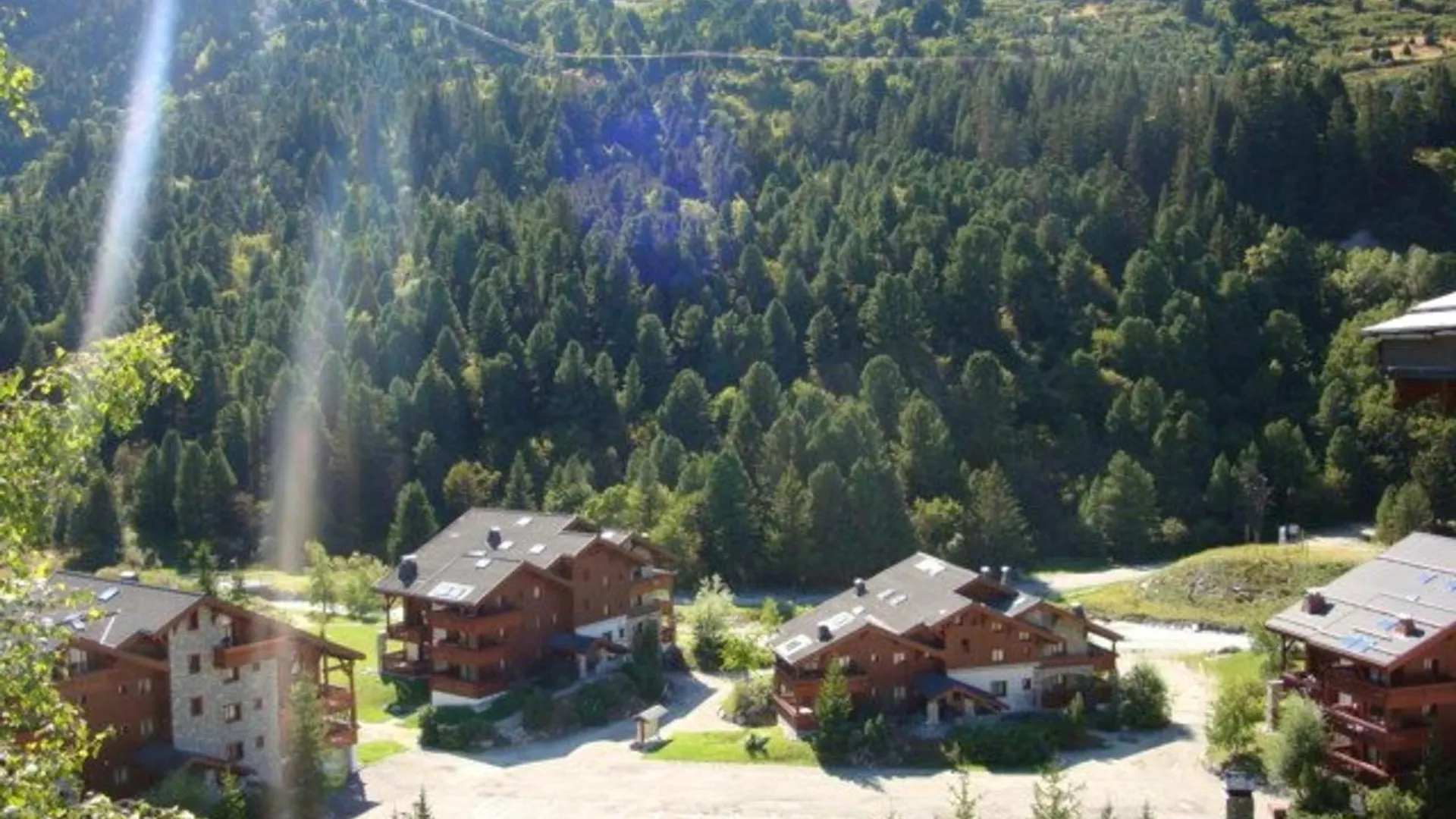 Chalet Cosy A Meribel Avec Mezzanine Et Cuisine Equipee - Fr-1-355-100 Apartment