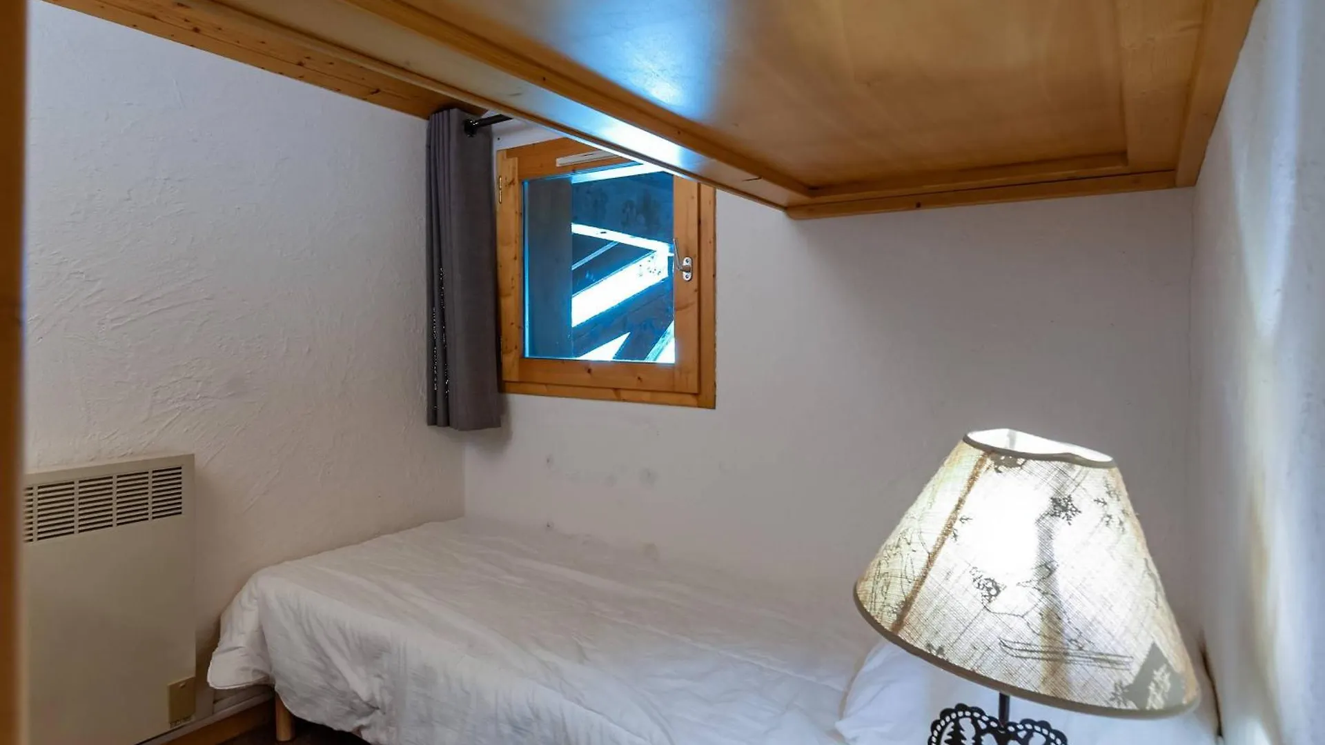 Chalet Cosy A Meribel Avec Mezzanine Et Cuisine Equipee - Fr-1-355-100 France