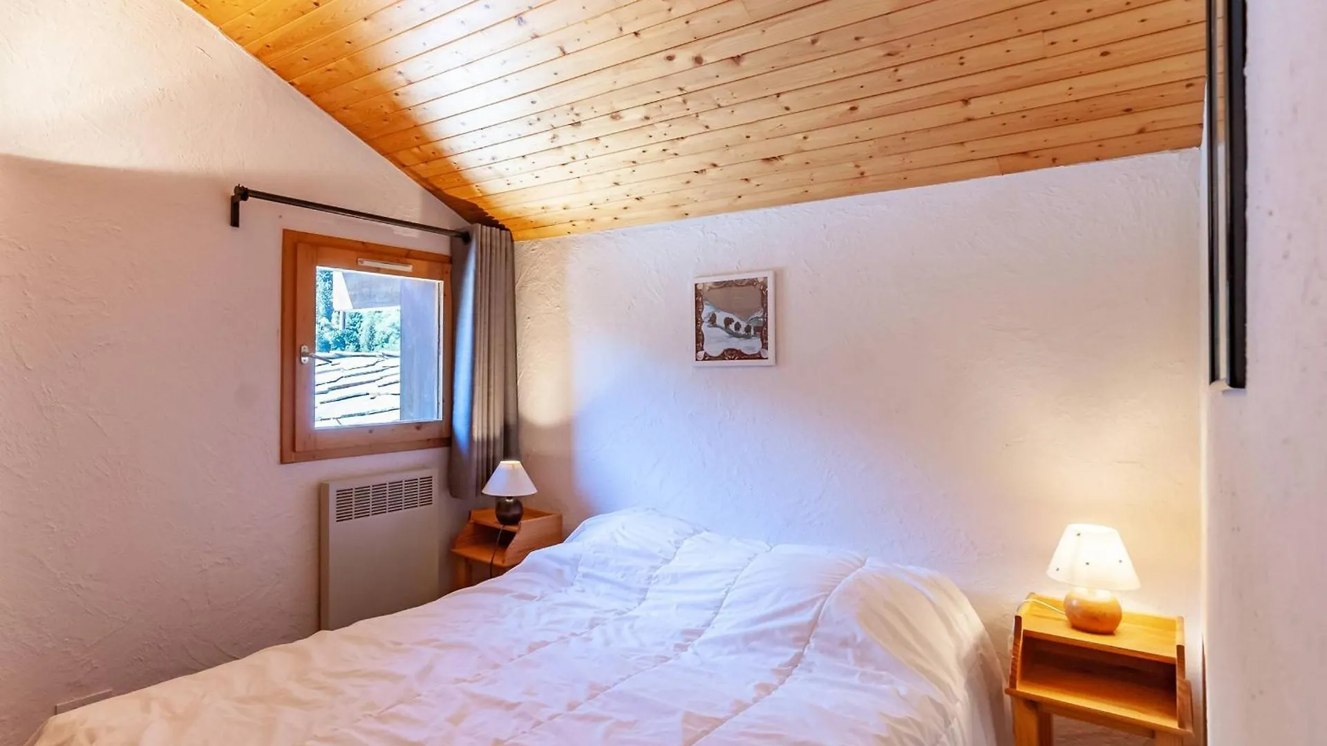 Chalet Cosy A Meribel Avec Mezzanine Et Cuisine Equipee - Fr-1-355-100