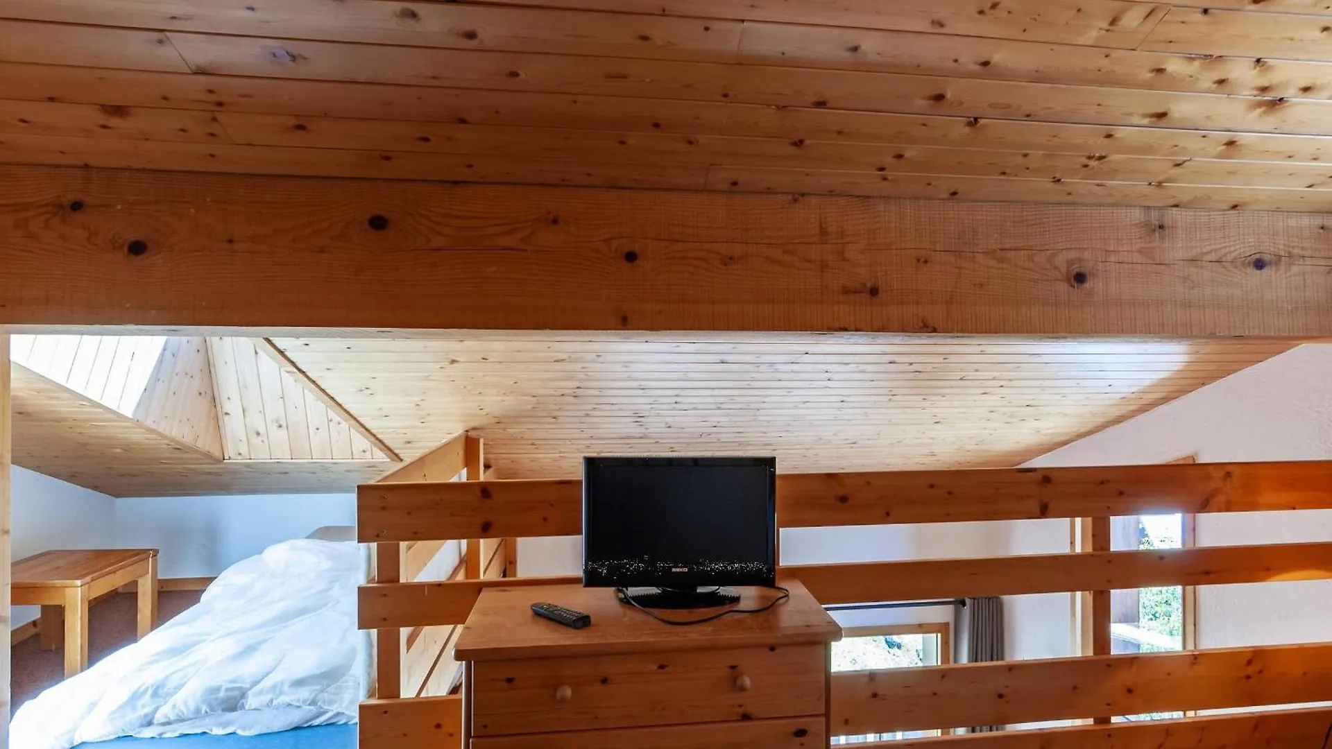 Apartment Chalet Cosy A Meribel Avec Mezzanine Et Cuisine Equipee - Fr-1-355-100