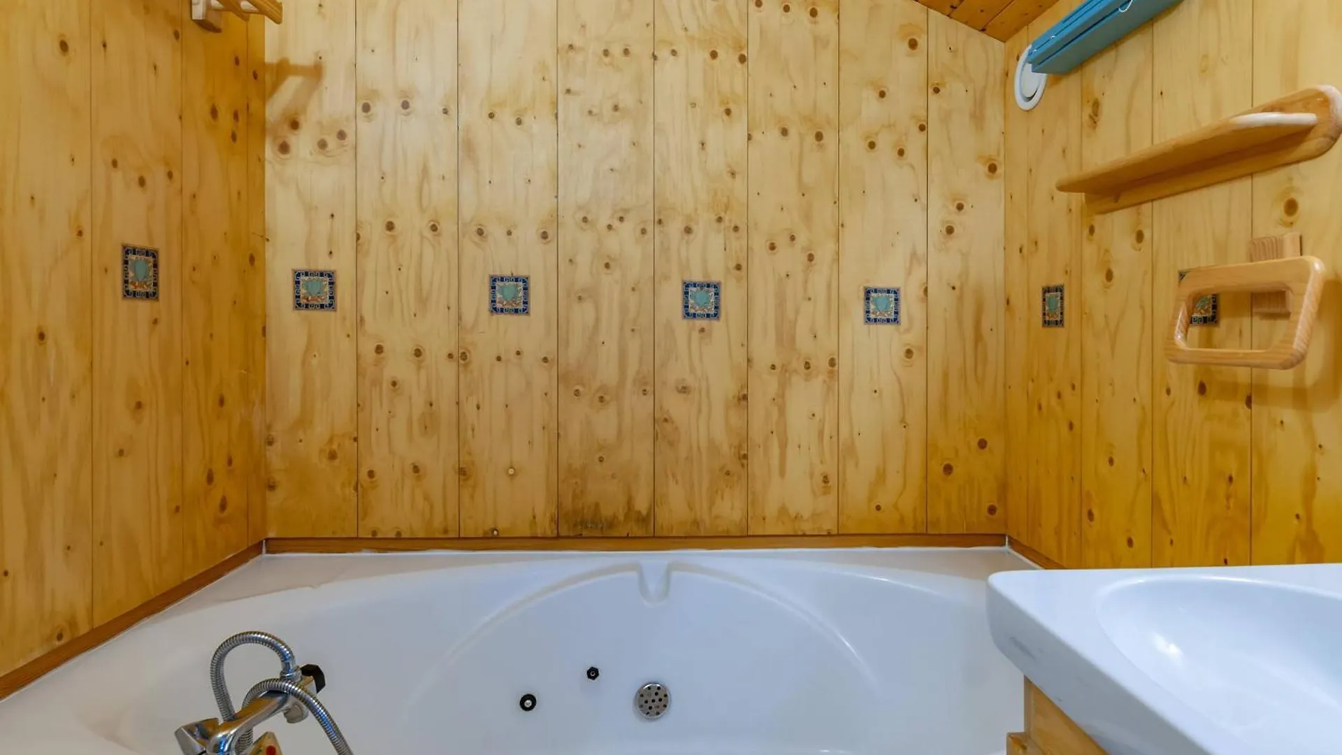 Chalet Cosy A Meribel Avec Mezzanine Et Cuisine Equipee - Fr-1-355-100 Appartement