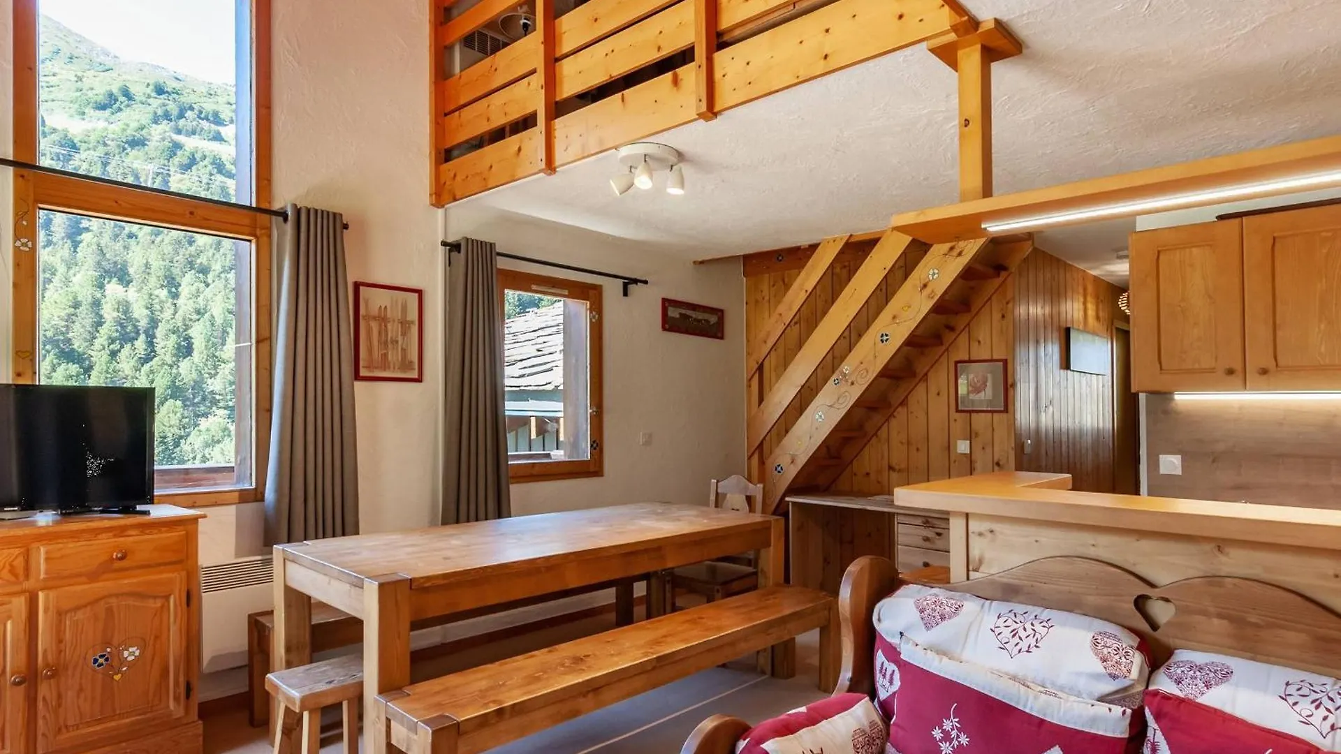 Chalet Cosy A Meribel Avec Mezzanine Et Cuisine Equipee - Fr-1-355-100 0*,