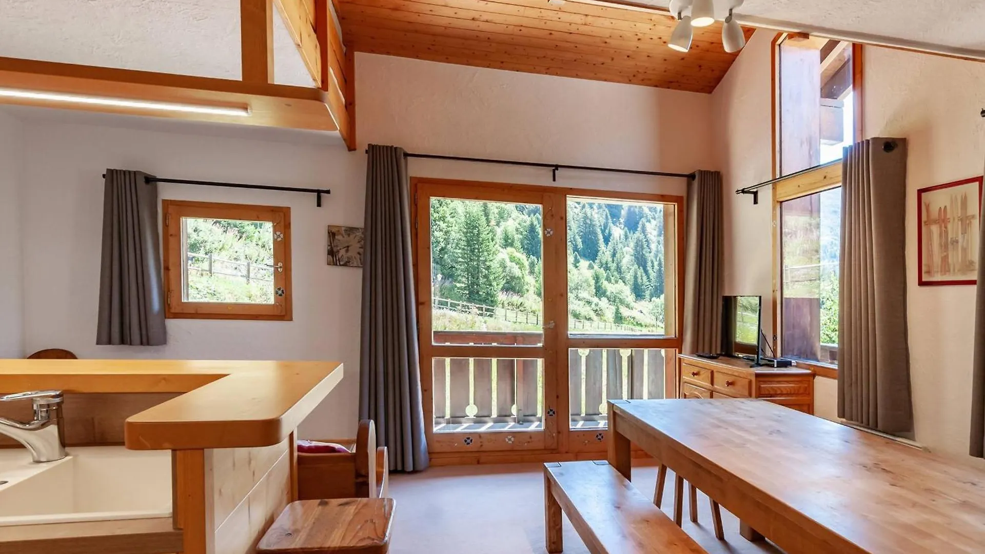 Chalet Cosy A Meribel Avec Mezzanine Et Cuisine Equipee - Fr-1-355-100 0*,  France